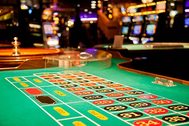 kratonbola game lobby showing Liga 1 markets, live-dealer tables, and slot games